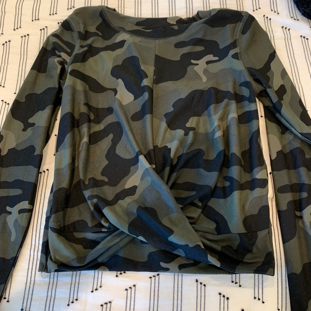 Old Navy workout shirt